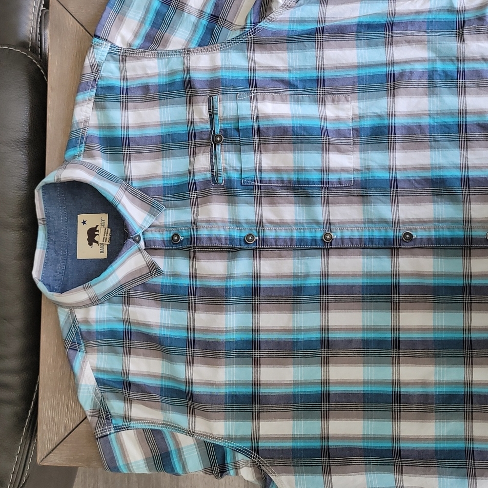 S/S Button-Up - Picture 2 of 3
